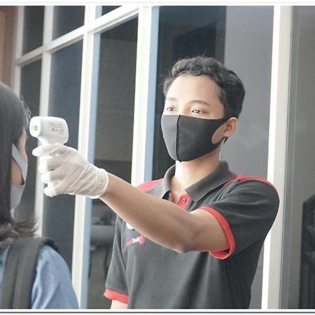 Reddoorz Plus @ Purwosari Solo Exterior foto