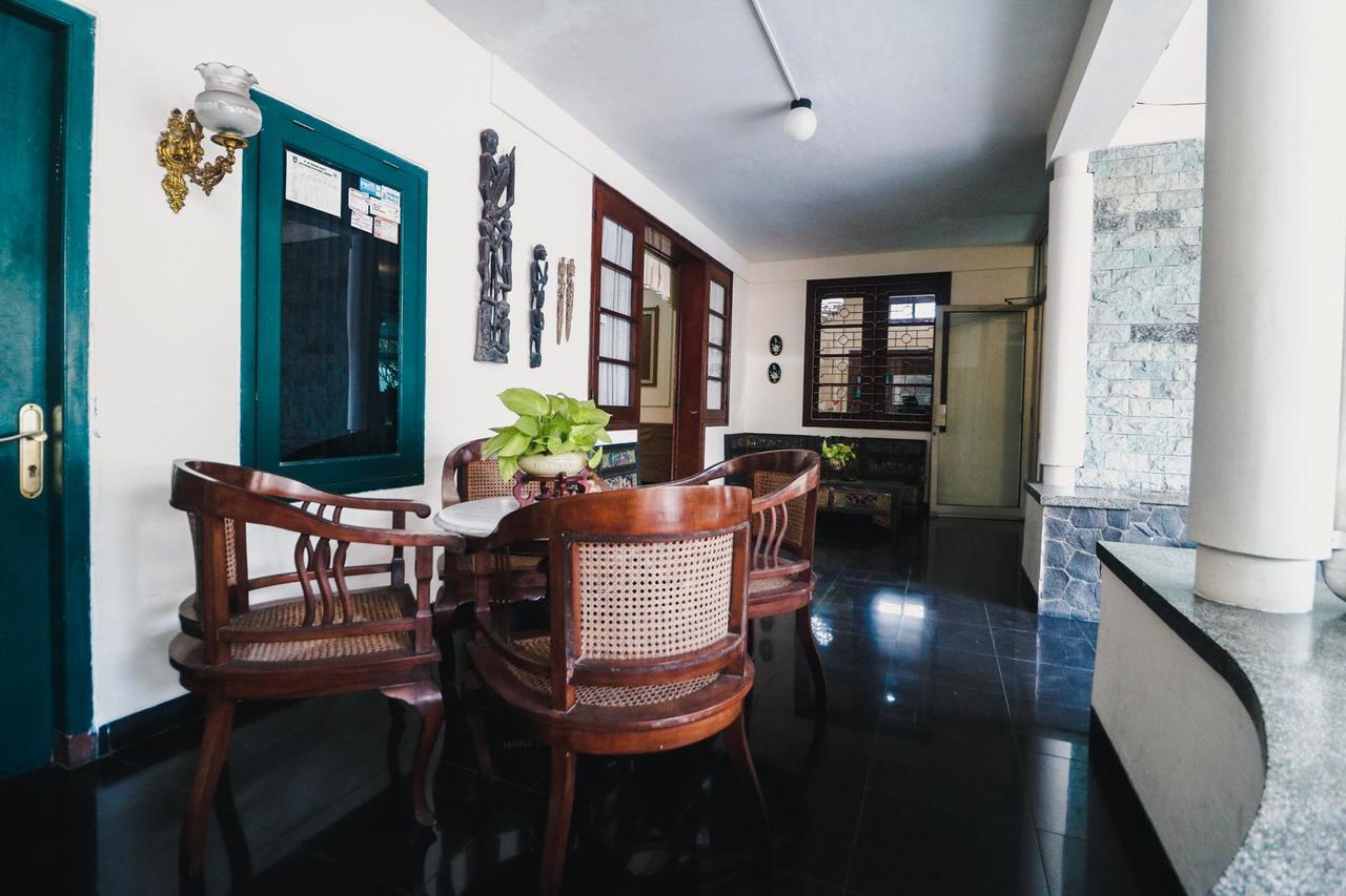 Reddoorz Plus @ Purwosari Solo Exterior foto