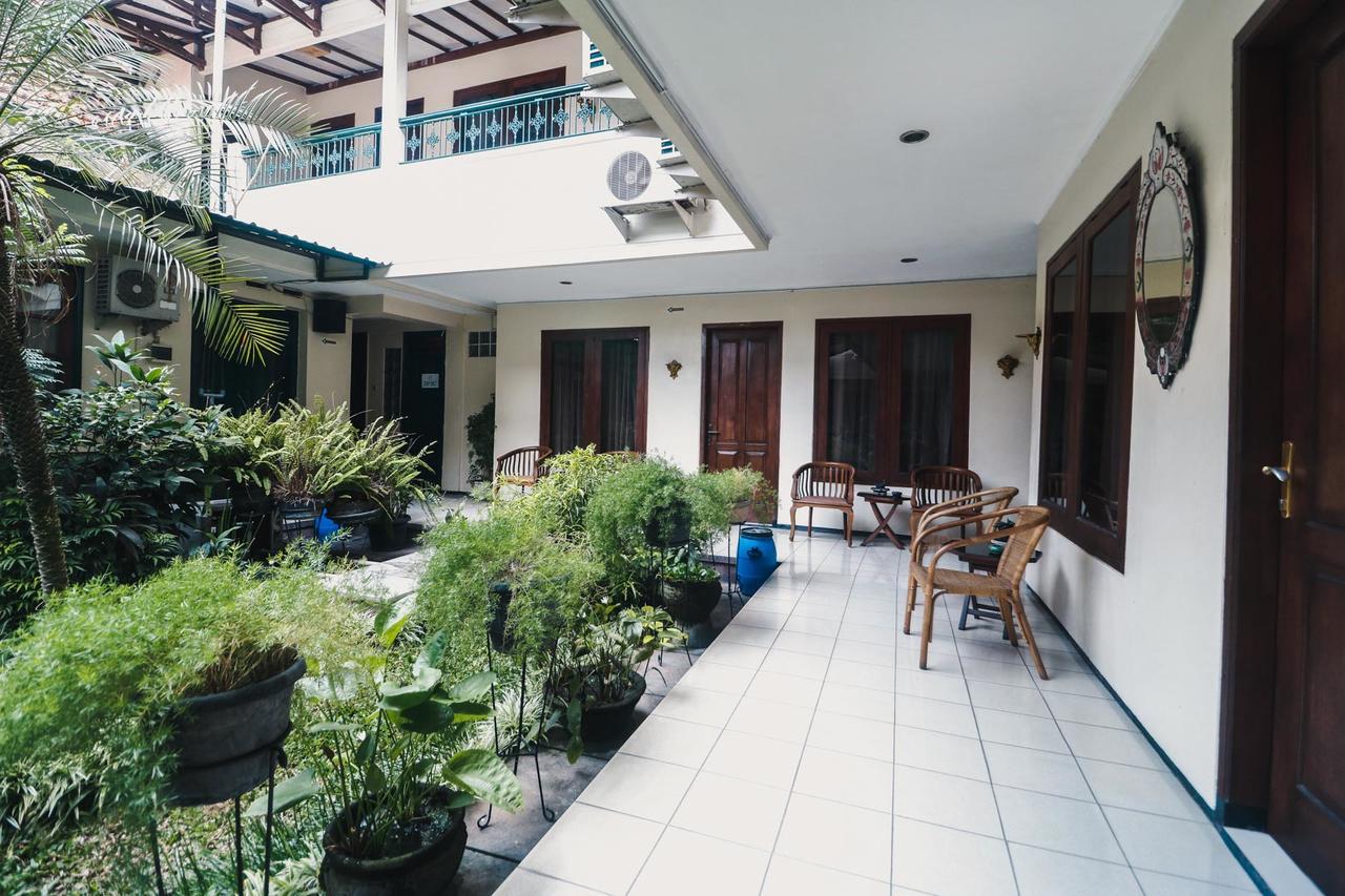 Reddoorz Plus @ Purwosari Solo Exterior foto