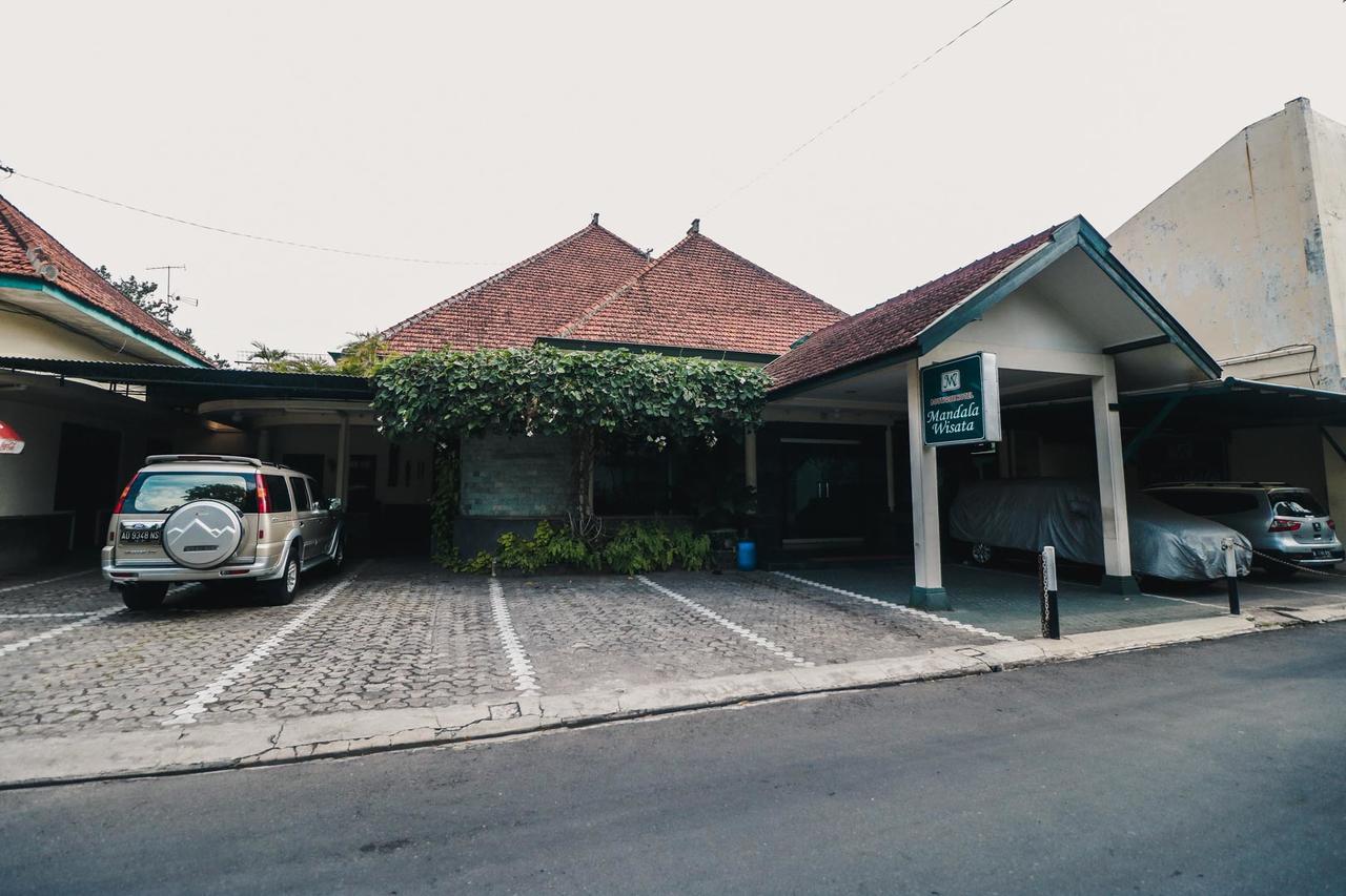 Reddoorz Plus @ Purwosari Solo Exterior foto